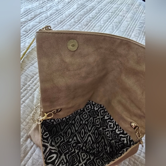 Urban Expressions Elegant Tan Clutch with Gold Chain - Picture 3 of 9